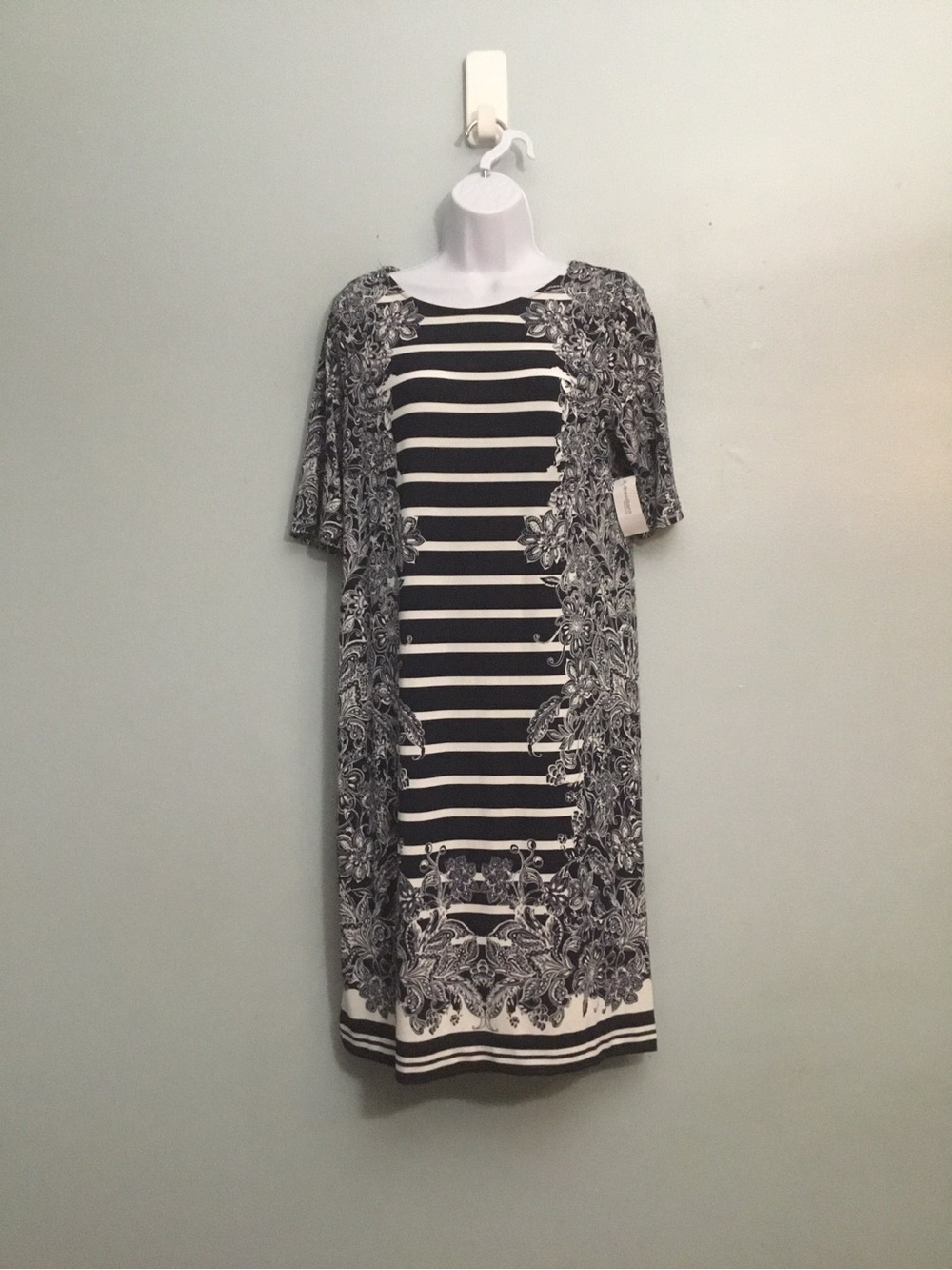 Rod & Ali Black and White Midi Dress size Medium